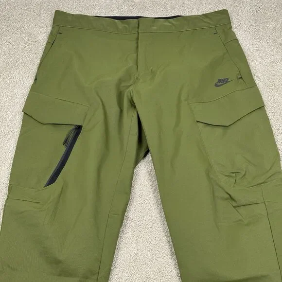 NIKE TECH WOVEN UTILITY CARGO PANTS SIZE 36 MEN'S OLIVE GREEN TAPERED DH3866-326